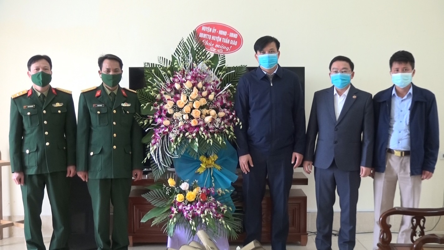 Lãnh đạo hình bầu cua tôm cá

 chúc mừng Ban CHQS huyện nhân ngày thành lập QĐND Việt Nam