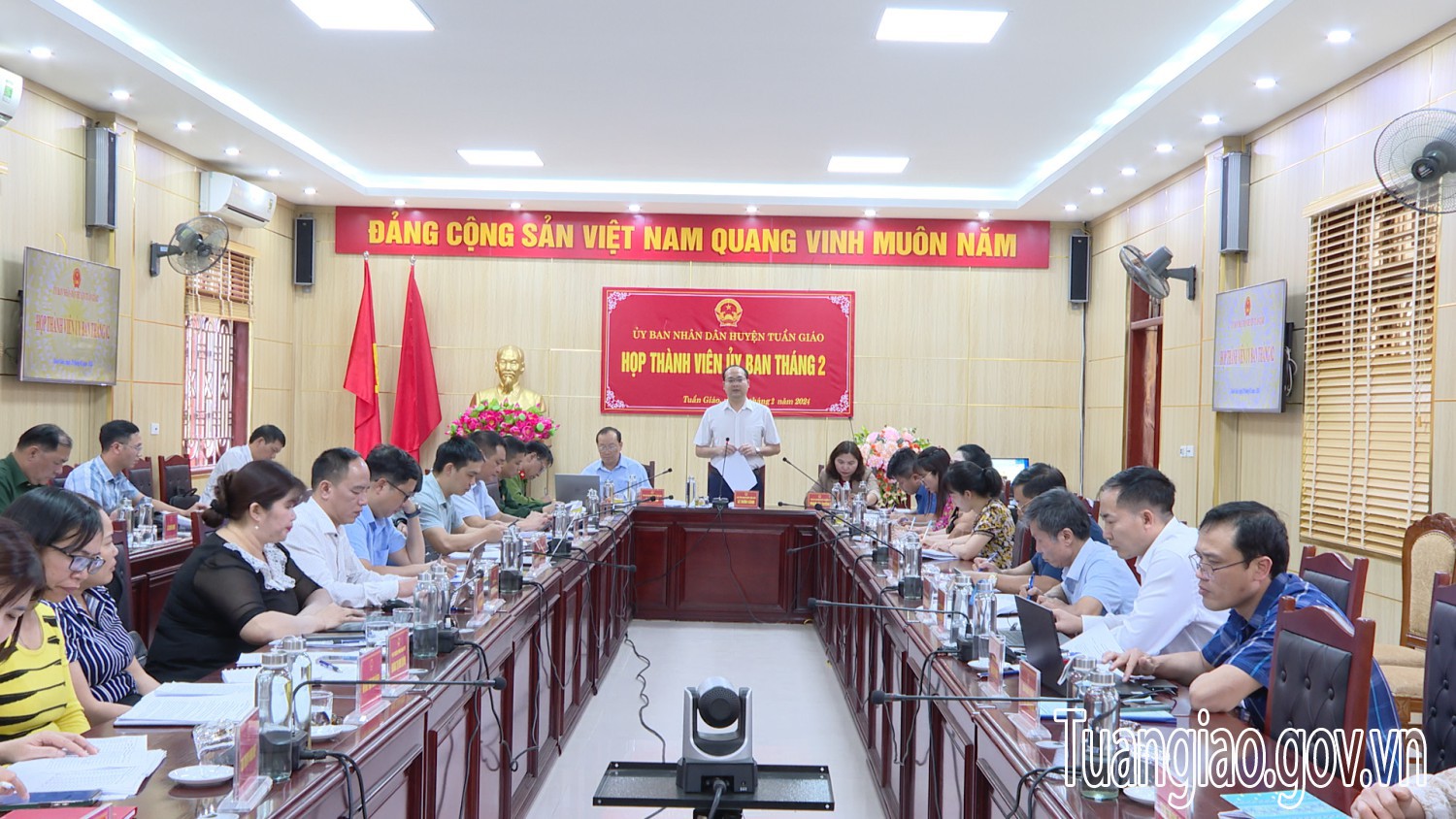 Họp thành viên UBND tháng 2 năm 2024