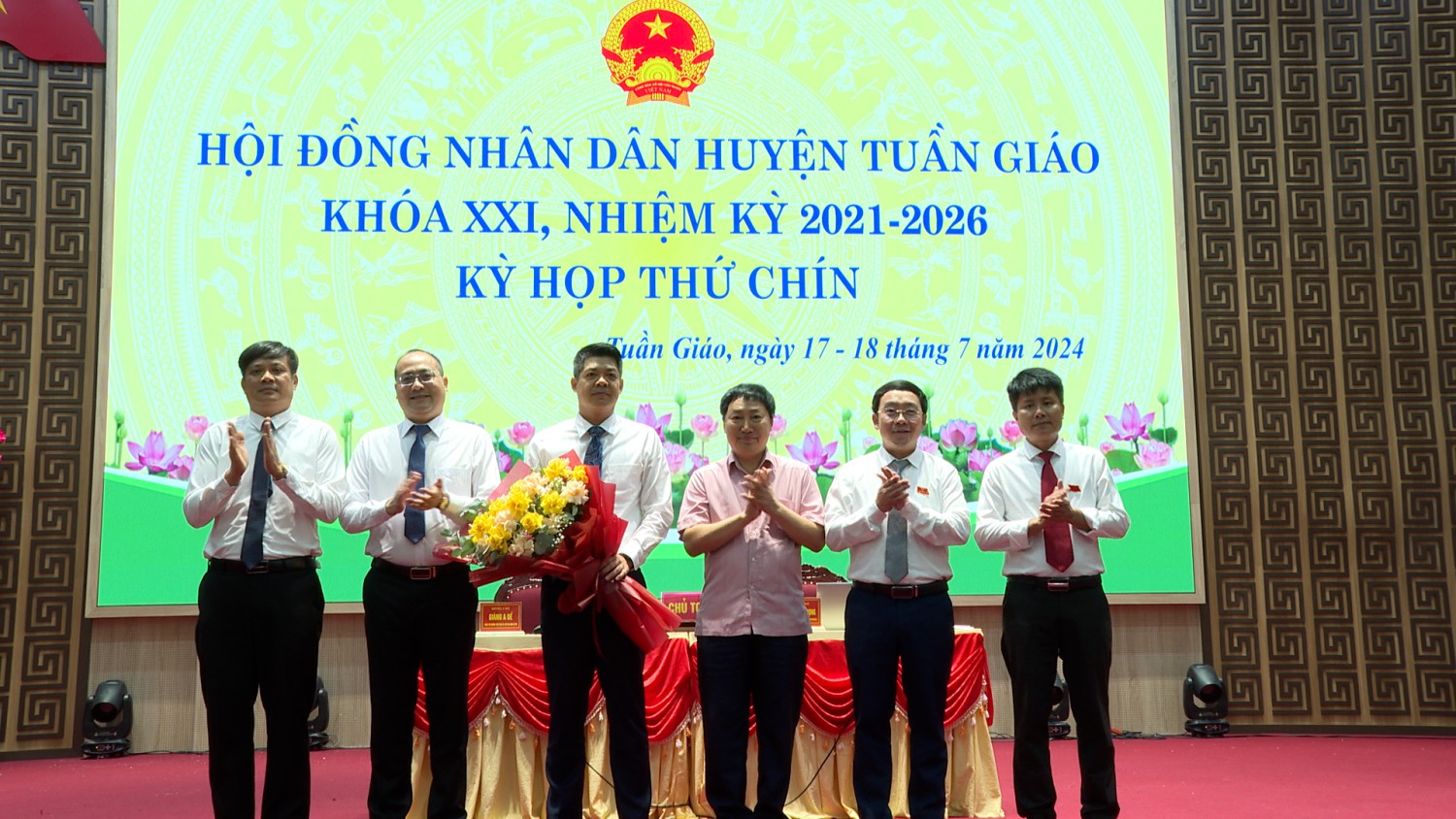 Kỳ họp thứ 9 HĐND huyện thành công tốt đẹp