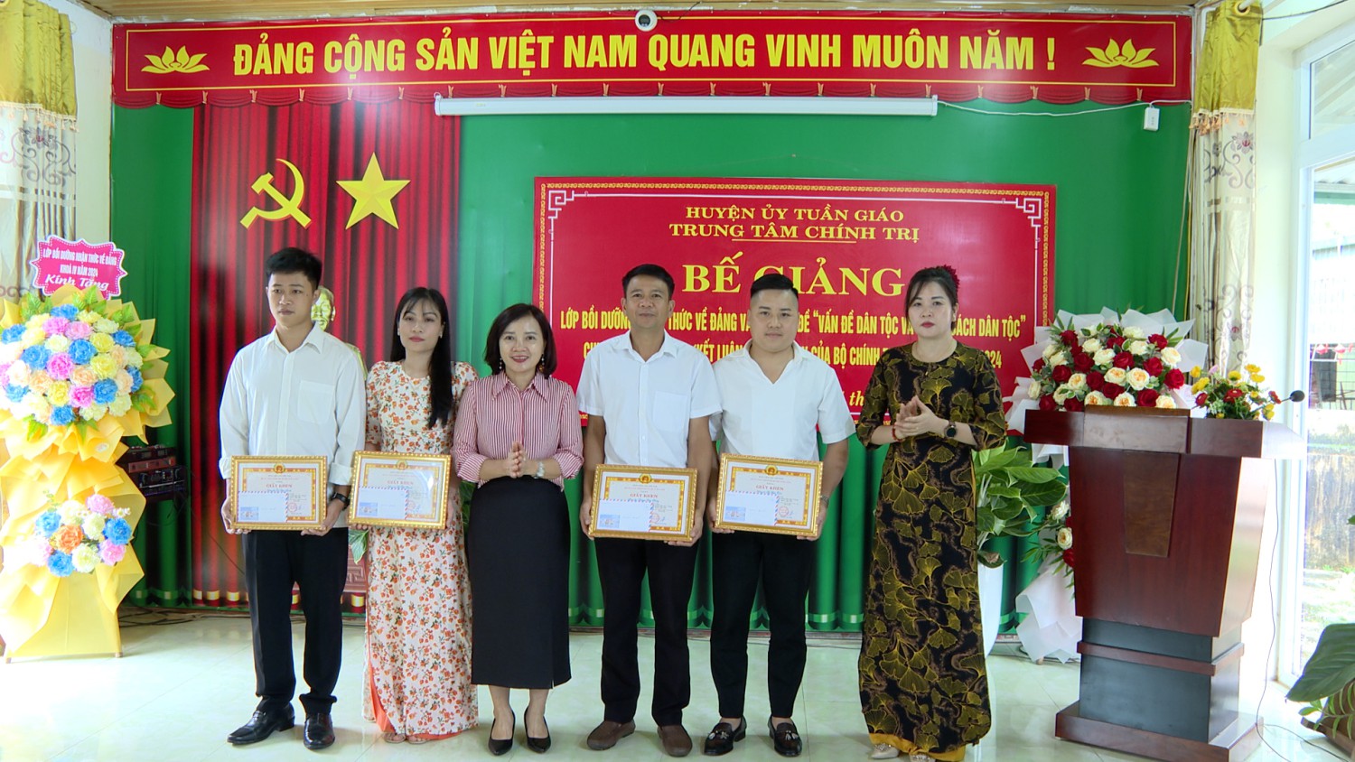 Bế giảng lớp Bồi dưỡng nhận thức về Đảng và chuyên đề "Vấn đề dân tộc và chính sách dân tộc", Chuyên đề năm 2024 (Kết luận số 01-KL/TW của Bộ chính trị) khóa V năm 2024