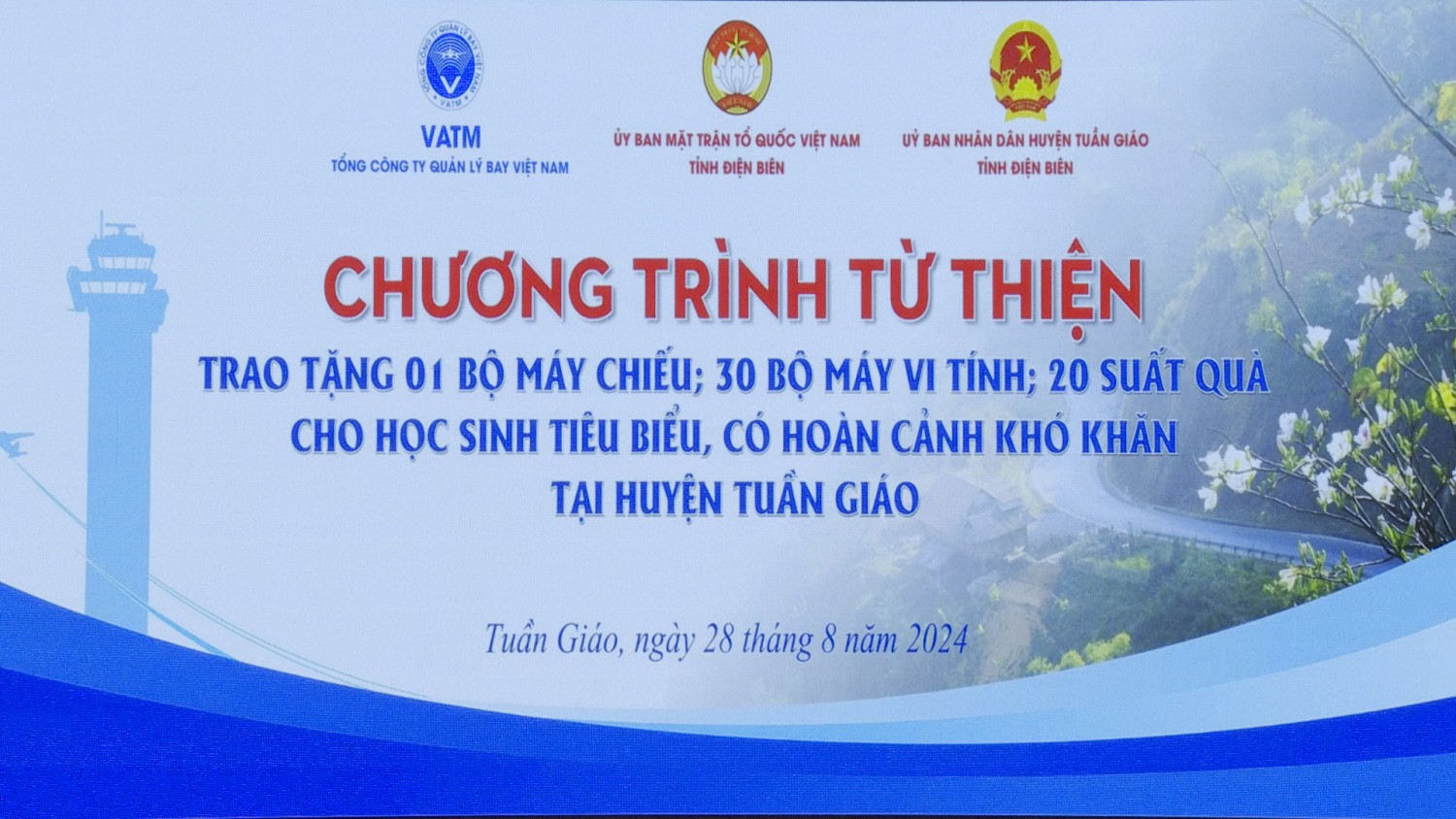 Đoàn công tác Tổng Công ty Quản lý bay Việt Nam tặng tại  hình bầu cua tôm cá
