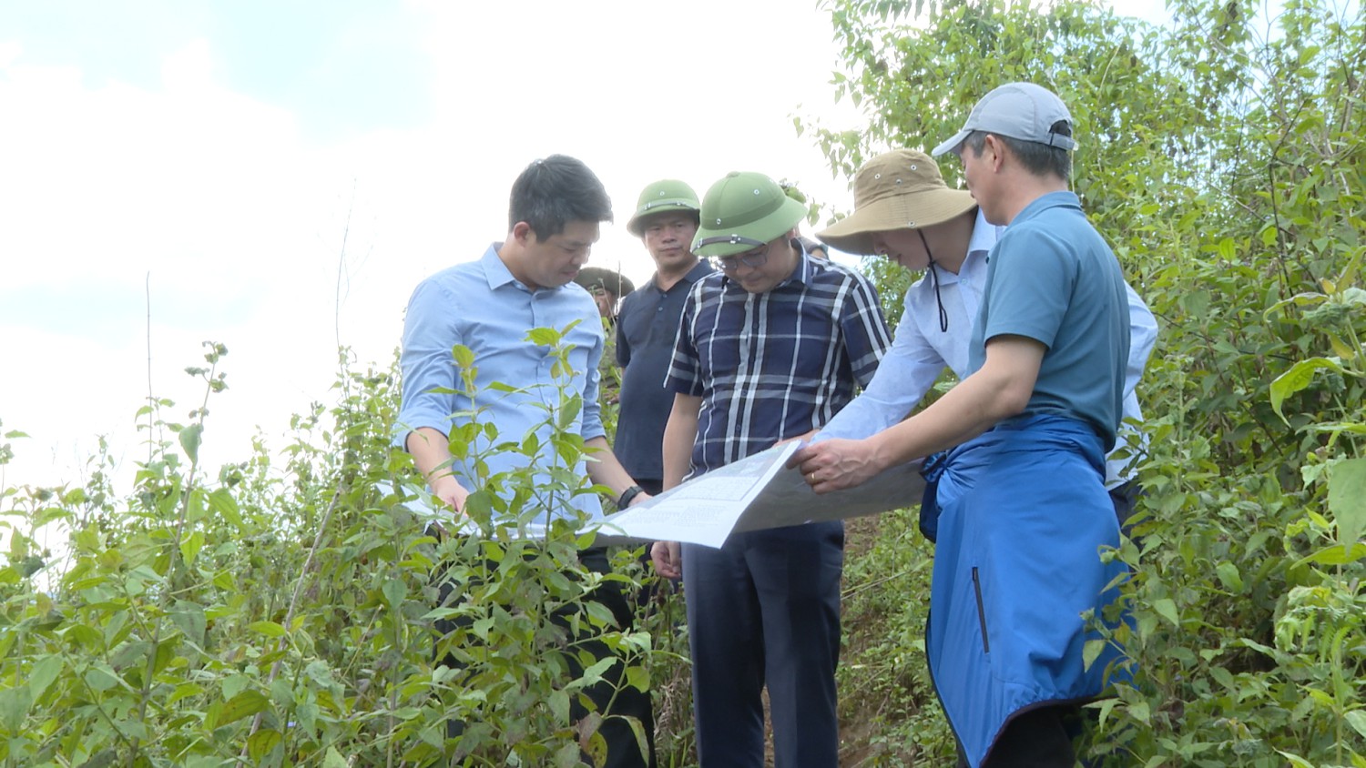 Khảo sát Dự án xây dựng hồ chứa nước Nậm Sát, xã Mường Khong