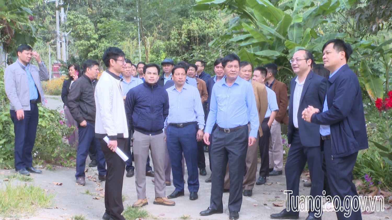 Chủ tịch UBND tỉnh Lê Thành Đô làm việc tại hình bầu cua tôm cá
