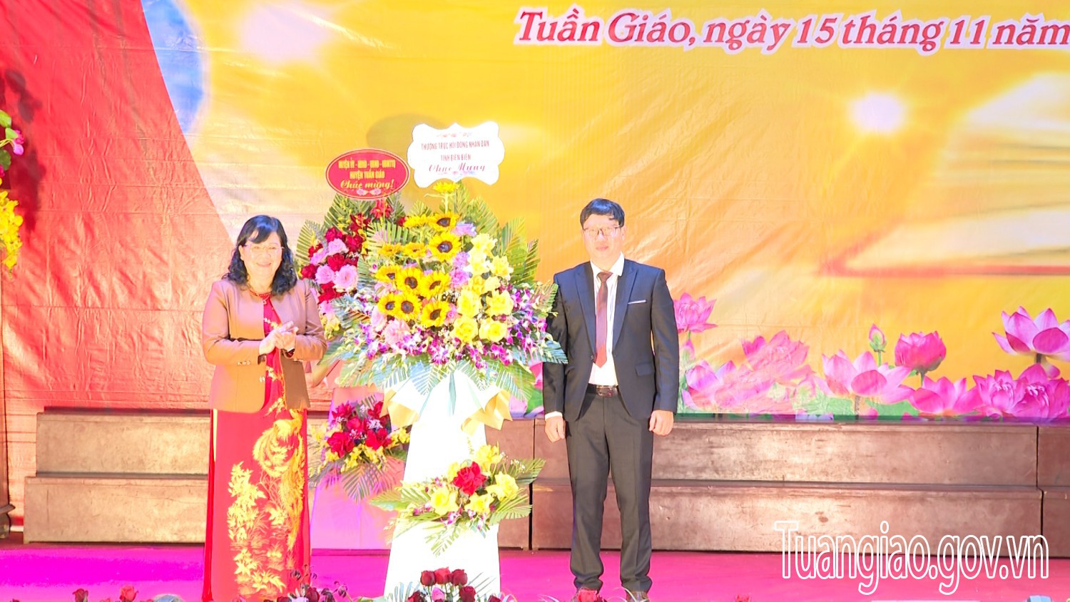 Ngành GD&ĐT hình bầu cua tôm cá
: Kỷ niệm 40 năm Ngày Nhà giáo Việt Nam
