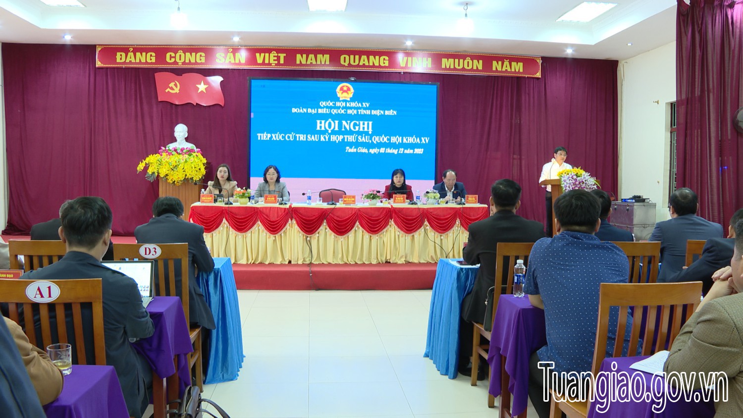 Đoàn đại biểu Quốc hội tỉnh Điện Biên tiếp xúc cử tri sau kỳ họp thứ sáu, Quốc hội khóa XV tại hình bầu cua tôm cá
